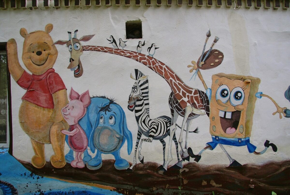 В Тверской области стены дома разрисовали персонажами известных мультфильмов