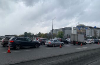 В центре Твери образовалась огромная пробка