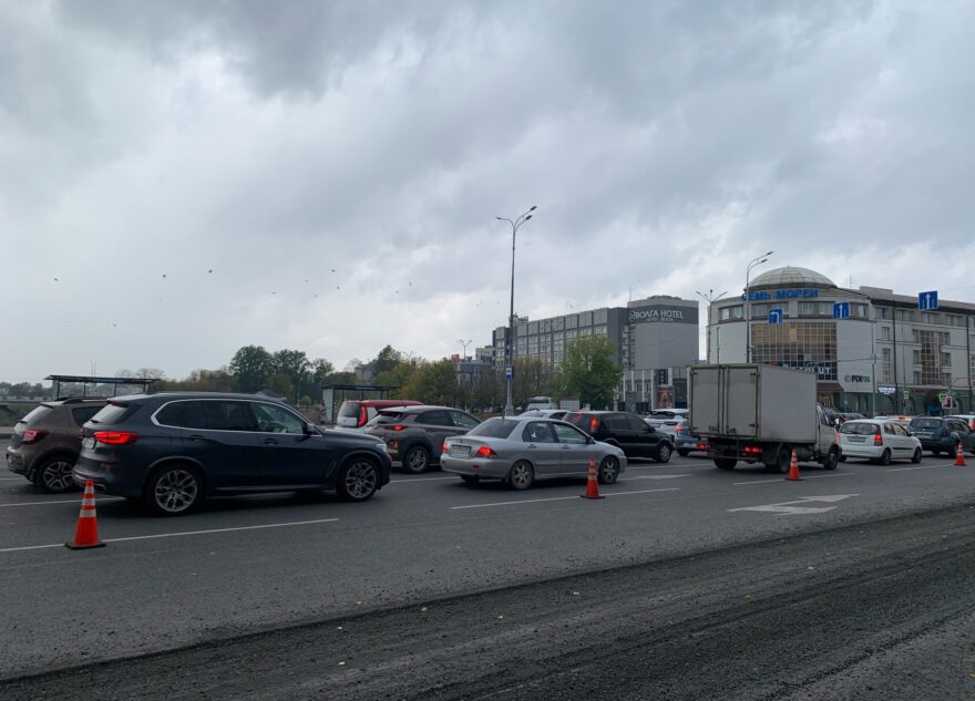 В центре Твери образовалась огромная пробка