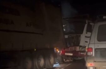 В Тверской области на трассе столкнулись две фуры