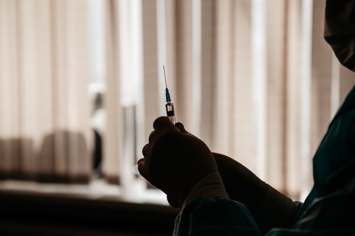 Онкобольные россияне смогут добровольно опробовать новейший препарат от рака на себе