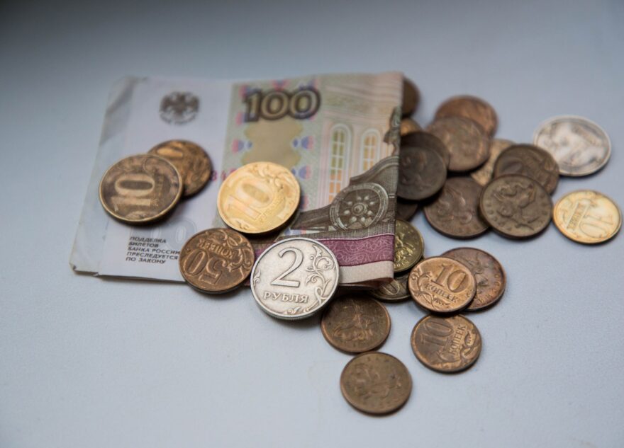 Ученые назвали утреннюю привычку, которая приводит к бедности