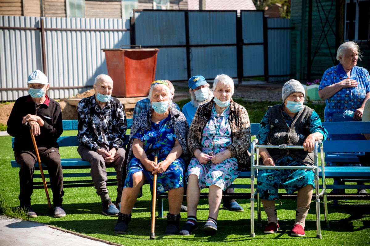 Назван возраст, после которого люди начинают резко стареть