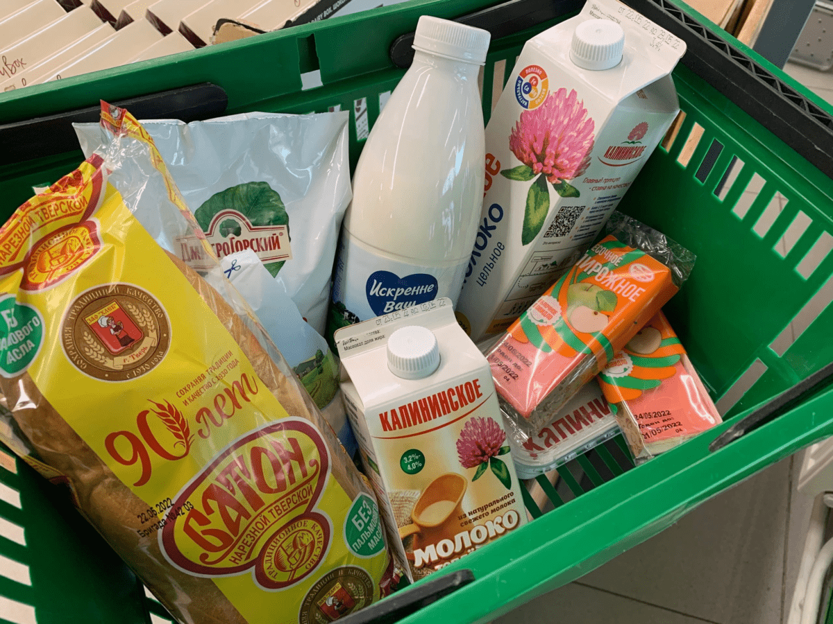 Названы продукты, хранить в холодильнике которые опасно для здоровья