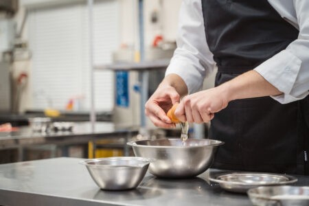 В России мальчикам разрешат готовить на уроках труда В России мальчикам разрешат готовить на уроках труда