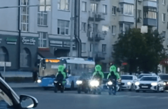 В центре Твери были замечены пришельцы на мотоциклах В центре Твери были замечены пришельцы на мотоциклах