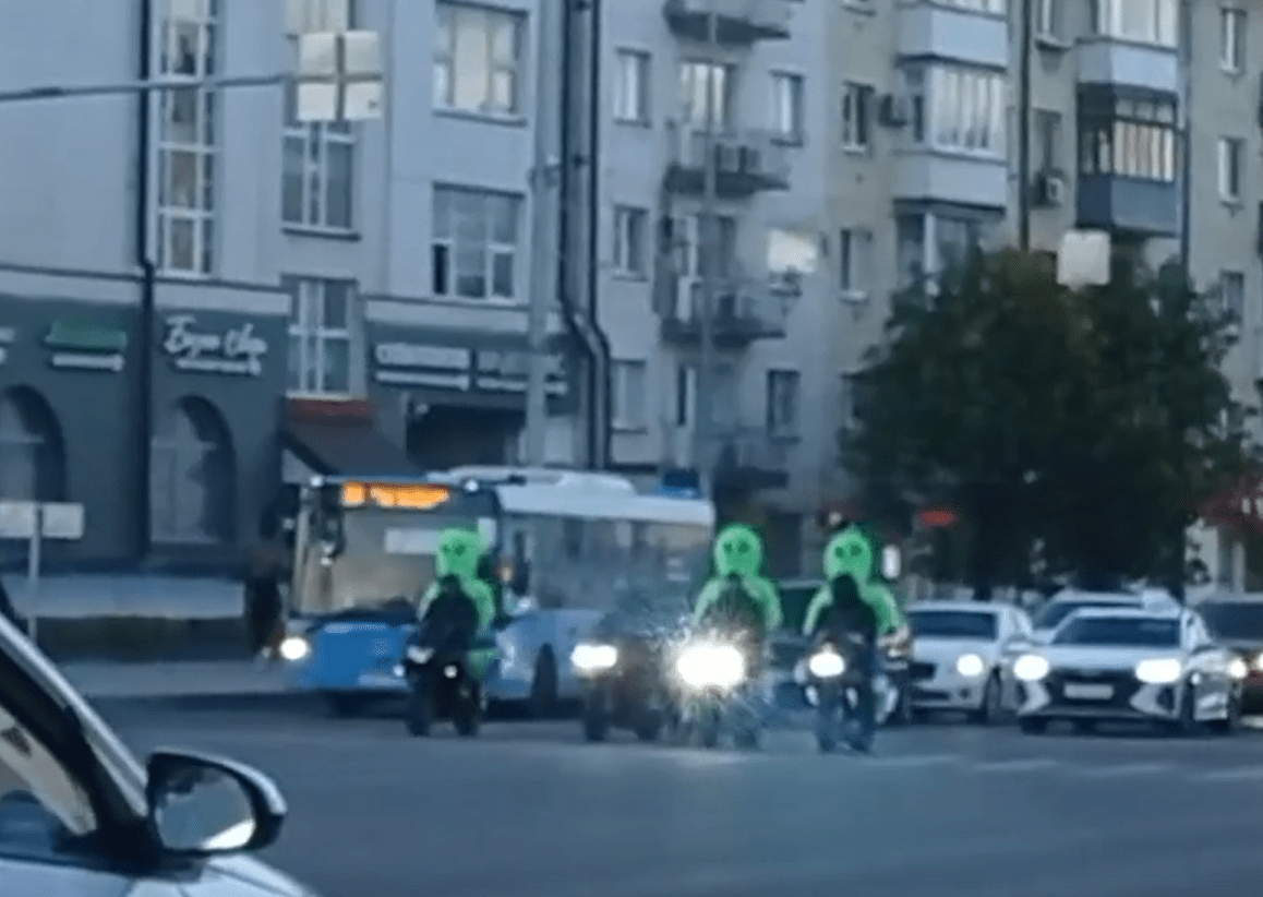 В центре Твери были замечены пришельцы на мотоциклах