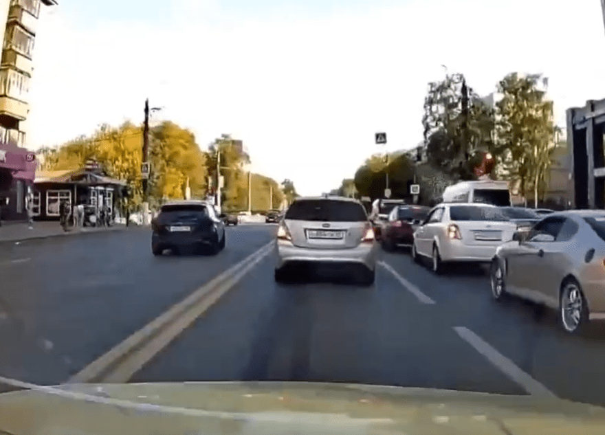 В Твери водитель "Форда" вылетел на встречку