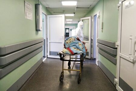 Новые варианты коронавируса в России могут преодолевать иммунитет Новые варианты коронавируса в России могут преодолевать иммунитет