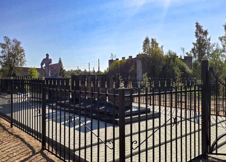 В деревне Андреапольского округа благоустроили воинское захоронение