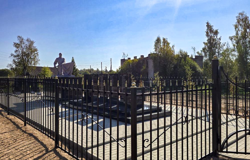 В деревне Андреапольского округа благоустроили воинское захоронение