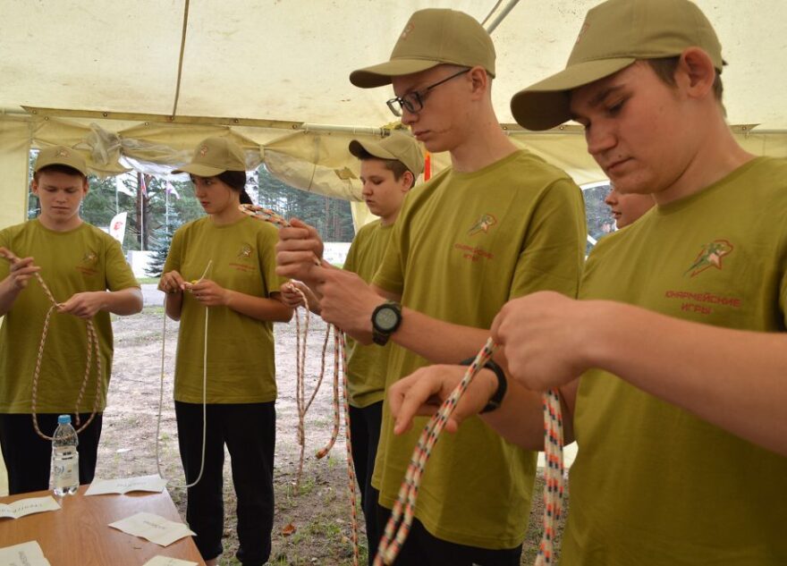 В Торопце состязались в меткости юнармейцы из разных регионов