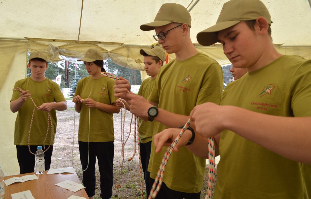 В Торопце состязались в меткости юнармейцы из разных регионов