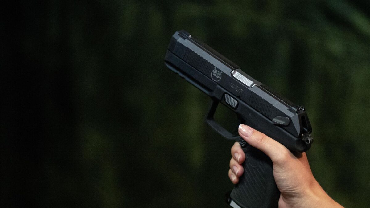 В Тверской области задержали хулигана, стрелявшего по машине В Тверской области задержали хулигана, стрелявшего по машине