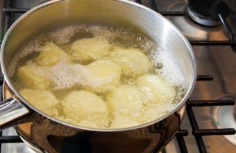 Врач рассказала, почему вредно есть картошку и рис Врач рассказала, почему вредно есть картошку и рис