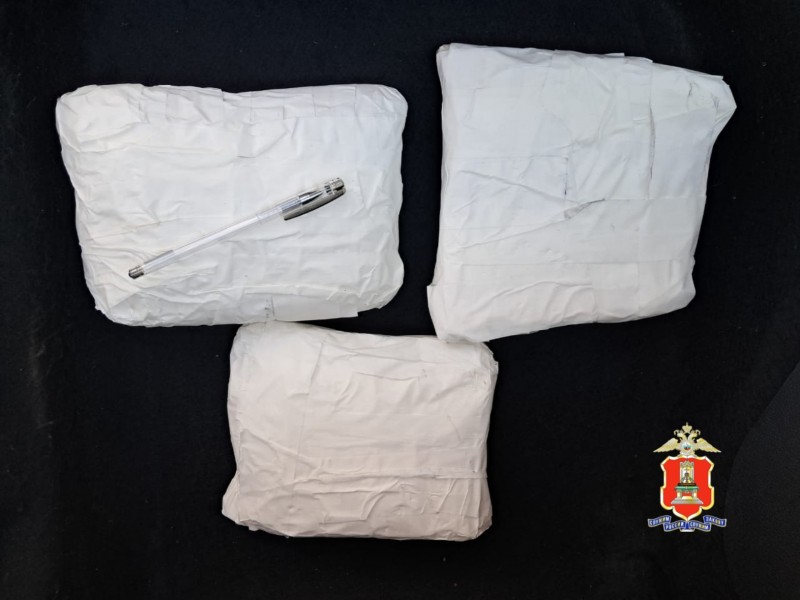 Почти 3 килограмма наркотиков нашли у задержанного в Тверской области наркокурьера