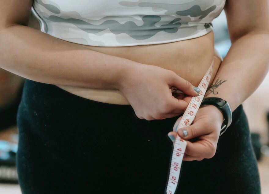 Врач рассказала, как стресс может изуродовать фигуру