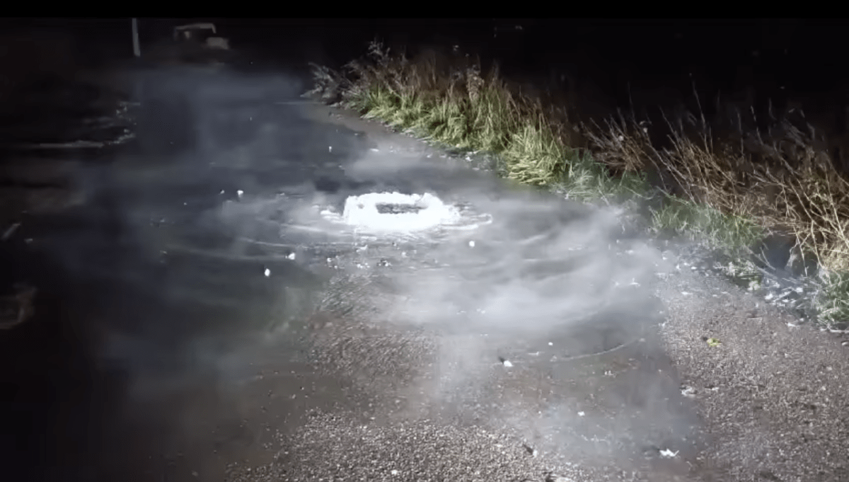 Микрорайон в Твери заливают канализационные нечистоты