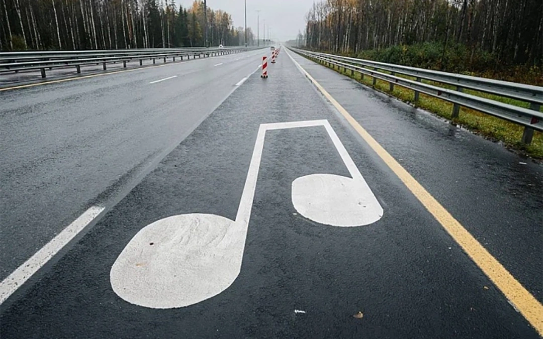 На трассе М-11 "Нева" нанесли первую в России музыкальную разметку