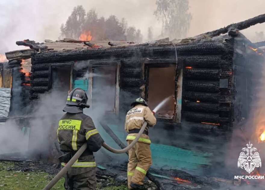 В Тверской области загорелся жилой дом