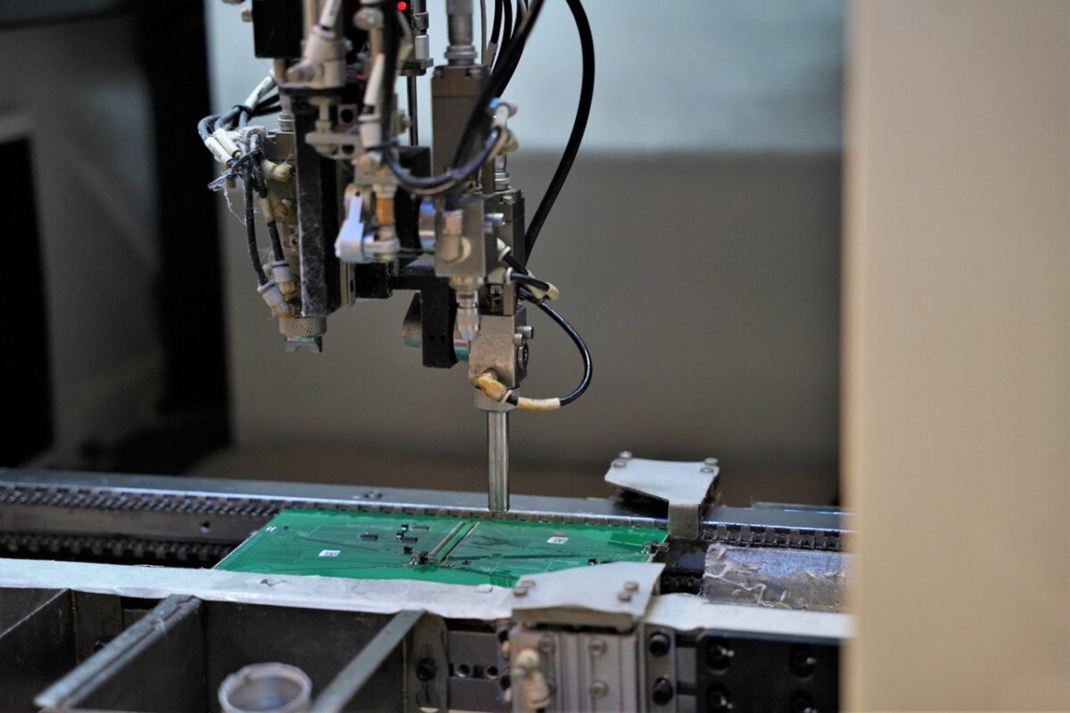 В Тверской области открыли серийное производство системы регулирования температуры воздуха в купе поездов