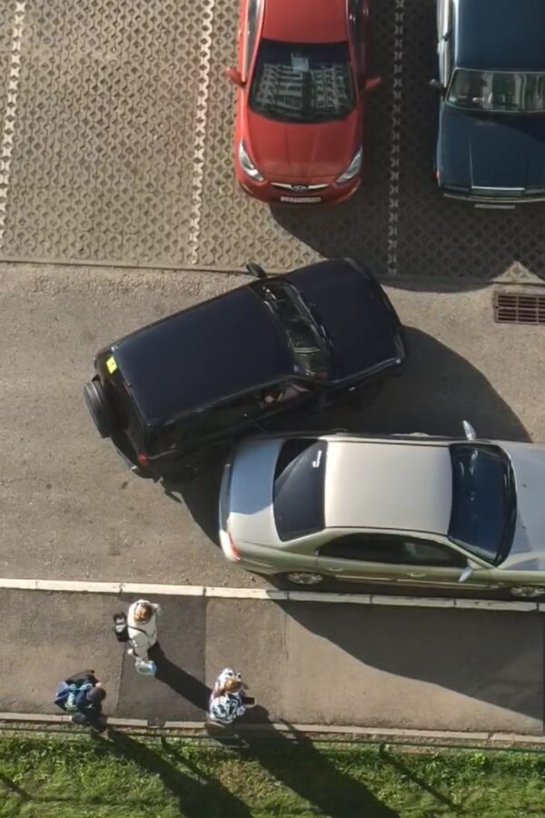 В Твери ищут свидетелей аварии, произошедшей на парковке