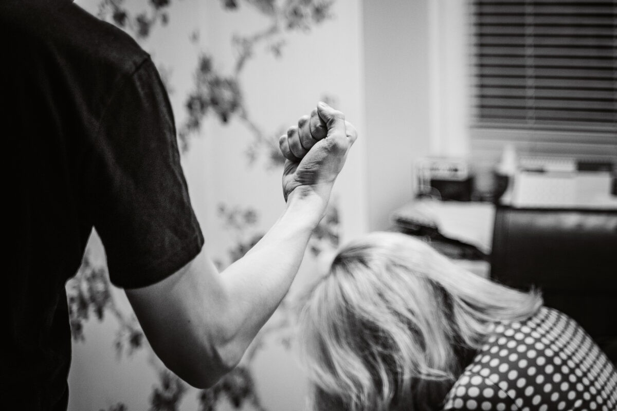 В Тверской области мужчина мирился с сожительницей при помощи ножа