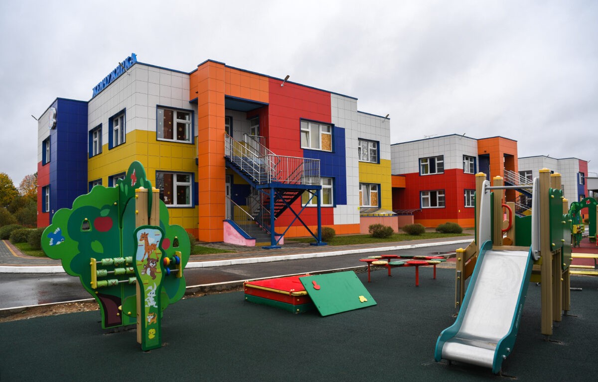 Губернатор Игорь Руденя проверил, как идут восстановительные работы в учреждениях образования Торопца