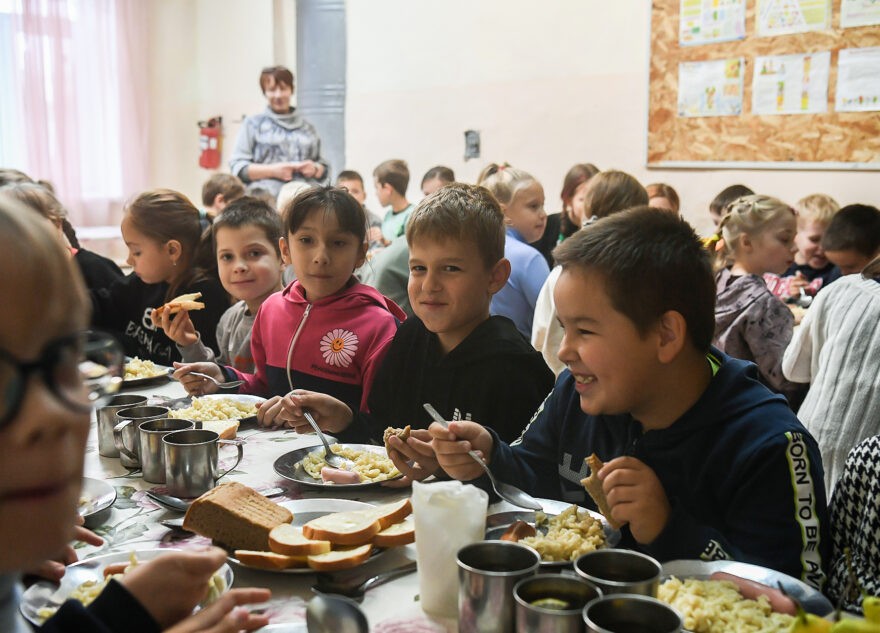 Губернатор Игорь Руденя проверил, как идут восстановительные работы в учреждениях образования Торопца