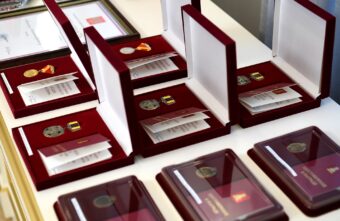 Игорь Руденя вручил жителям Тверской области государственные и региональные награды Игорь Руденя вручил жителям Тверской области государственные и региональные награды