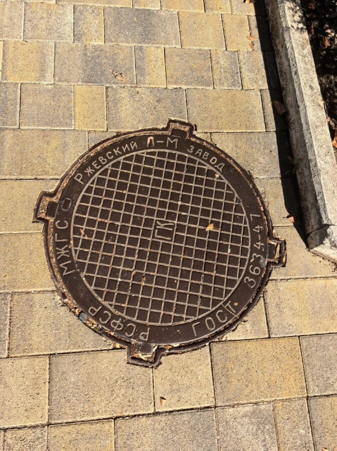 Жители Тверской области нашли люк из родного города в Сочи