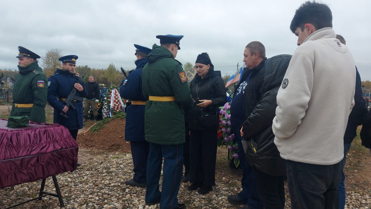 Тверская область простилась с героем СВО Евгением Виноградовым