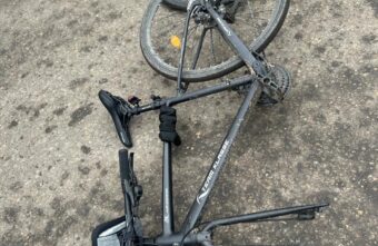 В Тверской области велосипедиста увезли на скорой после аварии