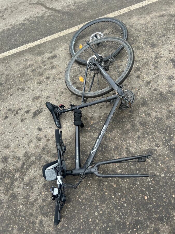 В Тверской области велосипедиста увезли на скорой после аварии