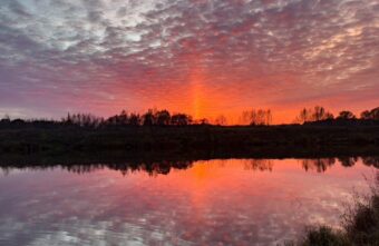 В Тверской области заметили ярчайший световой столб В Тверской области заметили ярчайший световой столб