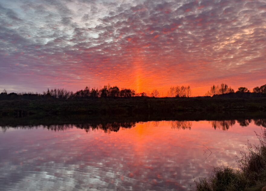 В Тверской области заметили ярчайший световой столб