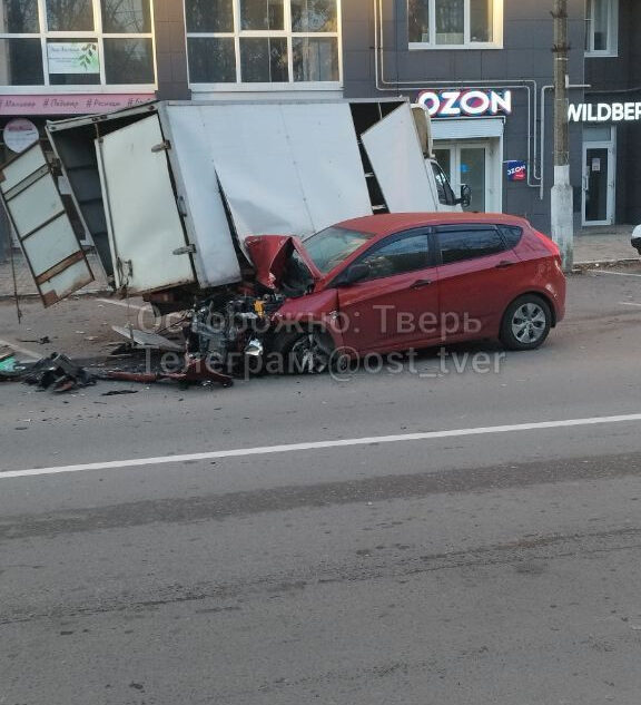 В Твери Solaris за ночь устроил сразу несколько аварий