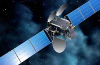 Астрономы обнаружили 20 неопознанных объектов вблизи спутника Intelsat-33e