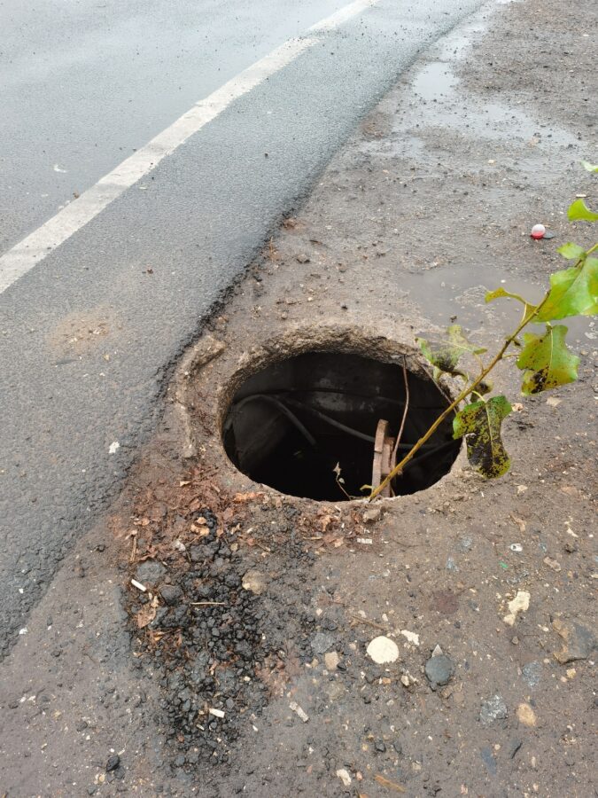 В одном из городов Тверской области люди боятся провалиться в люк