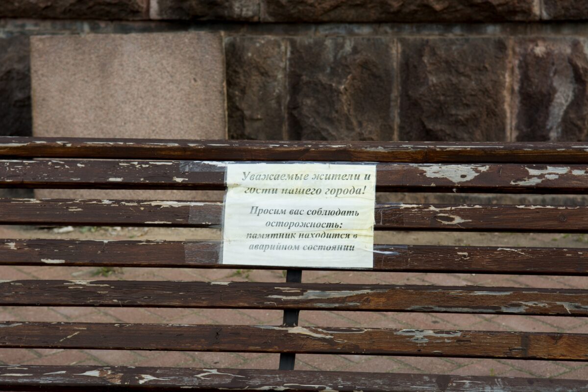 Жители Твери огорчены состоянием памятника Афанасию Никитину