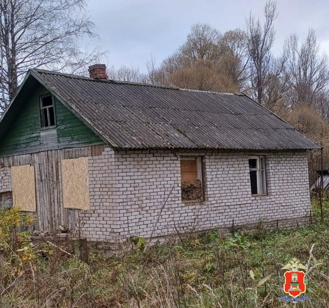 В Тверской области мужчина фиктивно зарегистрировал знакомую в полуразрушенный дом