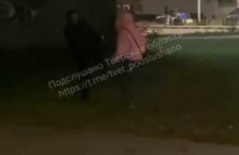 В Тверской области подросток яростно избивал другого подростка В Тверской области подросток яростно избивал другого подростка