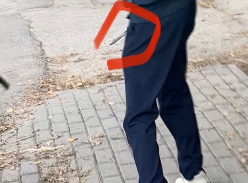 В Тверской области подростки гуляют по городу с холодным оружием В Тверской области подростки гуляют по городу с холодным оружием
