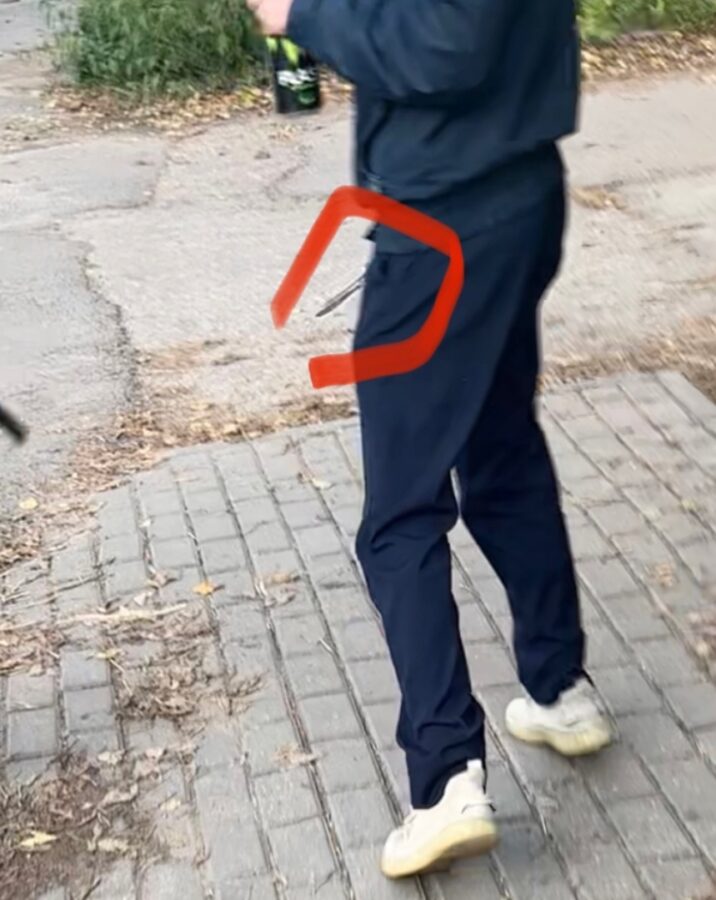 В Тверской области подростки гуляют по городу с холодным оружием