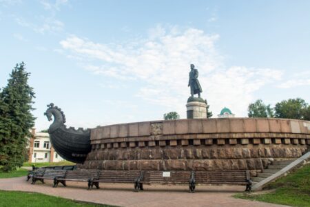 Жители Твери огорчены состоянием памятника Афанасию Никитину Жители Твери огорчены состоянием памятника Афанасию Никитину