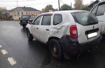 В Твери водитель грузовика устроил ДТП и убежал