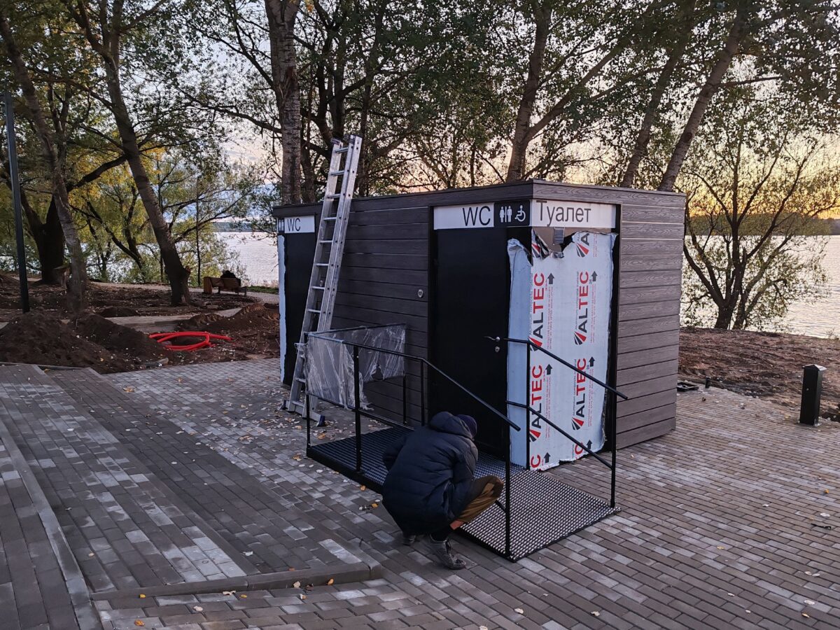 Жители Тверской области радуются туалету больше, чем красивой набережной