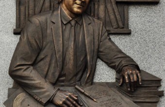 В Москве на здании, где располагался журнал «Юность», открыта памятная доска поэту Андрею Дементьеву В Москве на здании, где располагался журнал «Юность», открыта памятная доска поэту Андрею Дементьеву