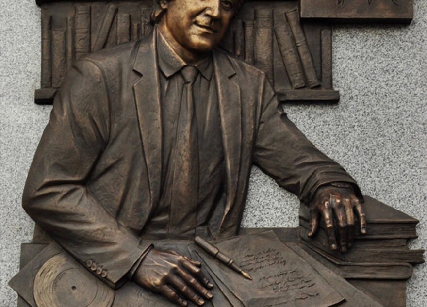 В Москве на здании, где располагался журнал «Юность», открыта памятная доска поэту Андрею Дементьеву