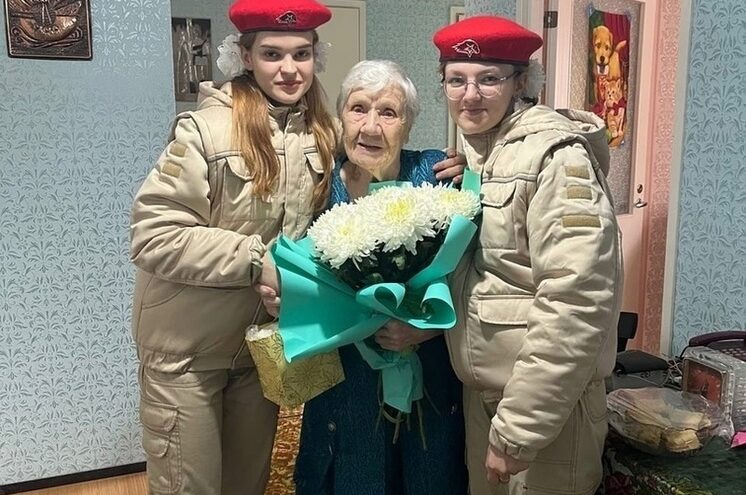 В Андреаполе юнармейцы навестили бывшую жительницу блокадного Ленинграда Анну Кириллову В Андреаполе юнармейцы навестили бывшую жительницу блокадного Ленинграда Анну Кириллову